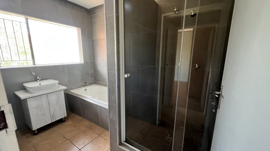 4 Bedroom Property for Sale in Heuwelsig Free State